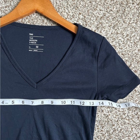 🦋 Gap The Modern V-Neck Short Sleeve T-Shirt Casual  Medium Navy Blue - Picture 5 of 6